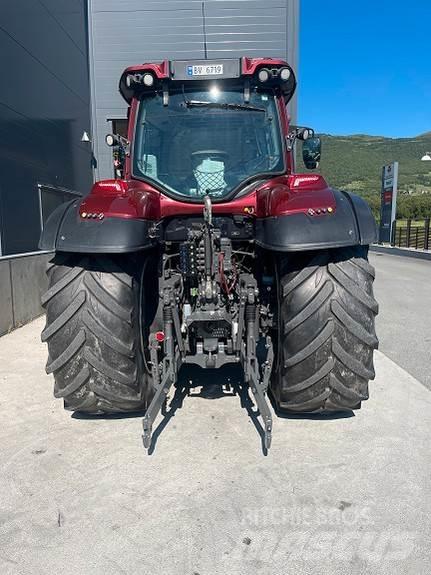 Valtra T214 Traktorji