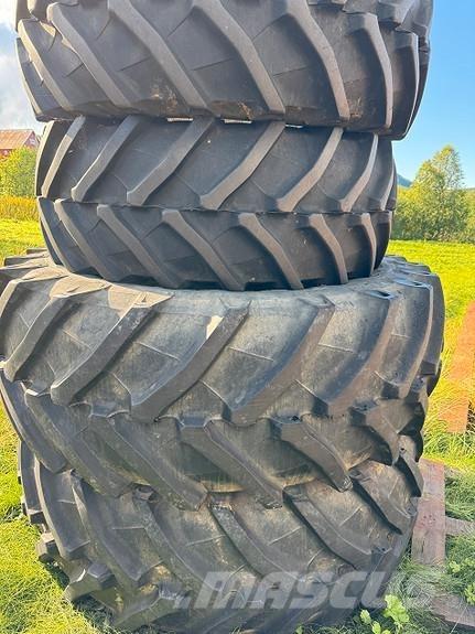 Valtra T214 Versu Traktorji