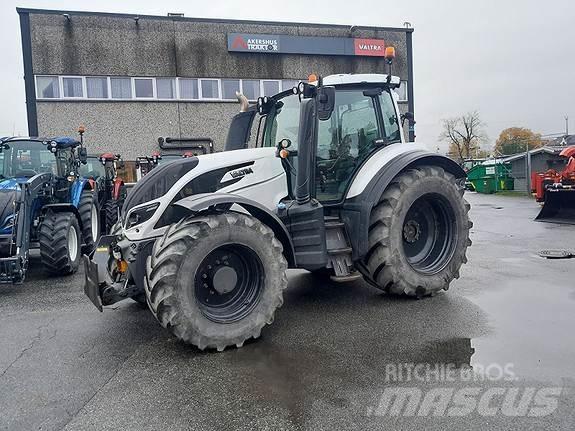 Valtra T234 Traktorji