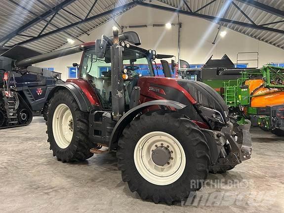 Valtra T234 Traktorji
