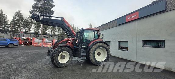 Valtra T234 Traktorji