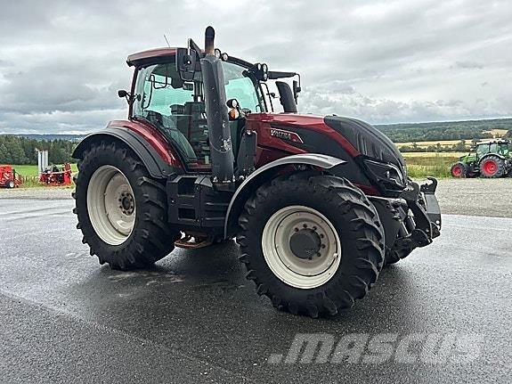 Valtra T234 Traktorji