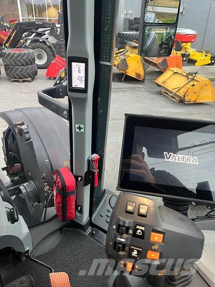 Valtra T234D Traktorji
