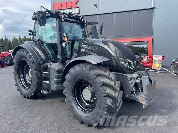 Valtra T235 Traktorji