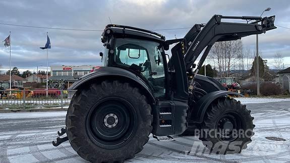 Valtra T235 Traktorji