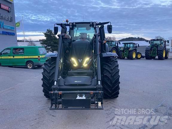 Valtra T235 Traktorji