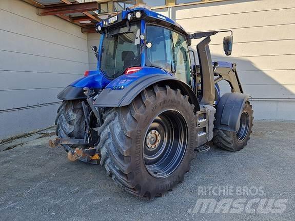 Valtra T235 Traktorji