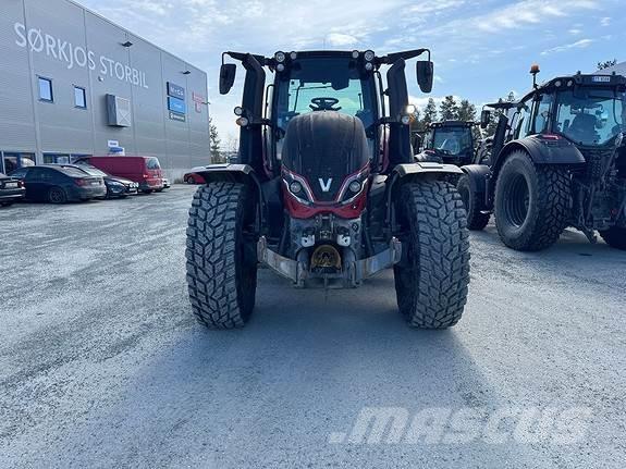 Valtra T235 Traktorji