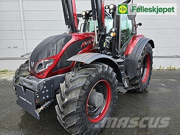 Valtra T235 Traktorji