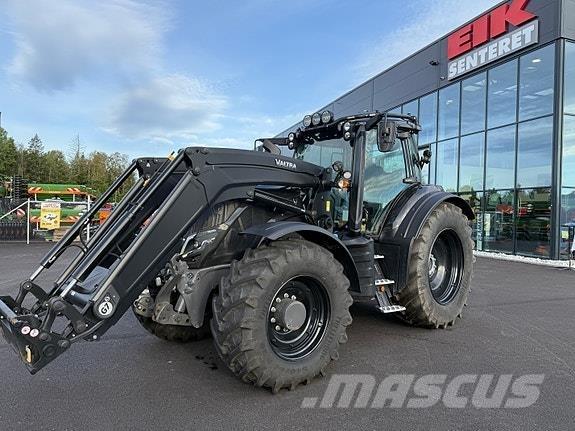 Valtra T235 Traktorji