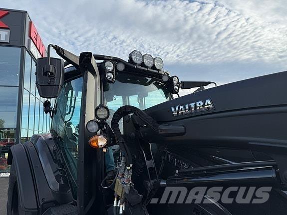 Valtra T235 Traktorji