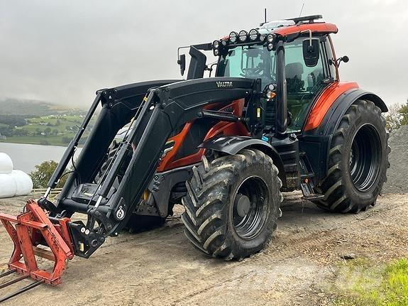 Valtra T235D Traktorji