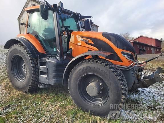 Valtra T255 Traktorji