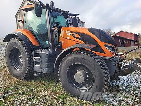 Valtra T255 Traktorji