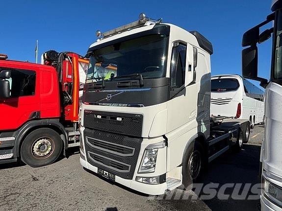 Volvo  Razstavljivi tovornjaki z žičnimi dvigali