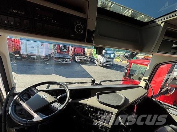Volvo  Razstavljivi tovornjaki z žičnimi dvigali