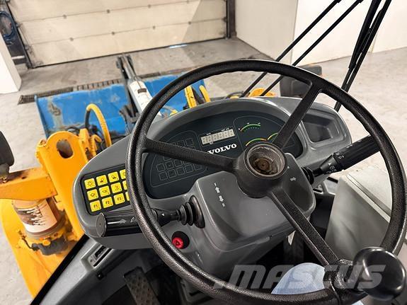 Volvo L30B Kolesni nakladalci