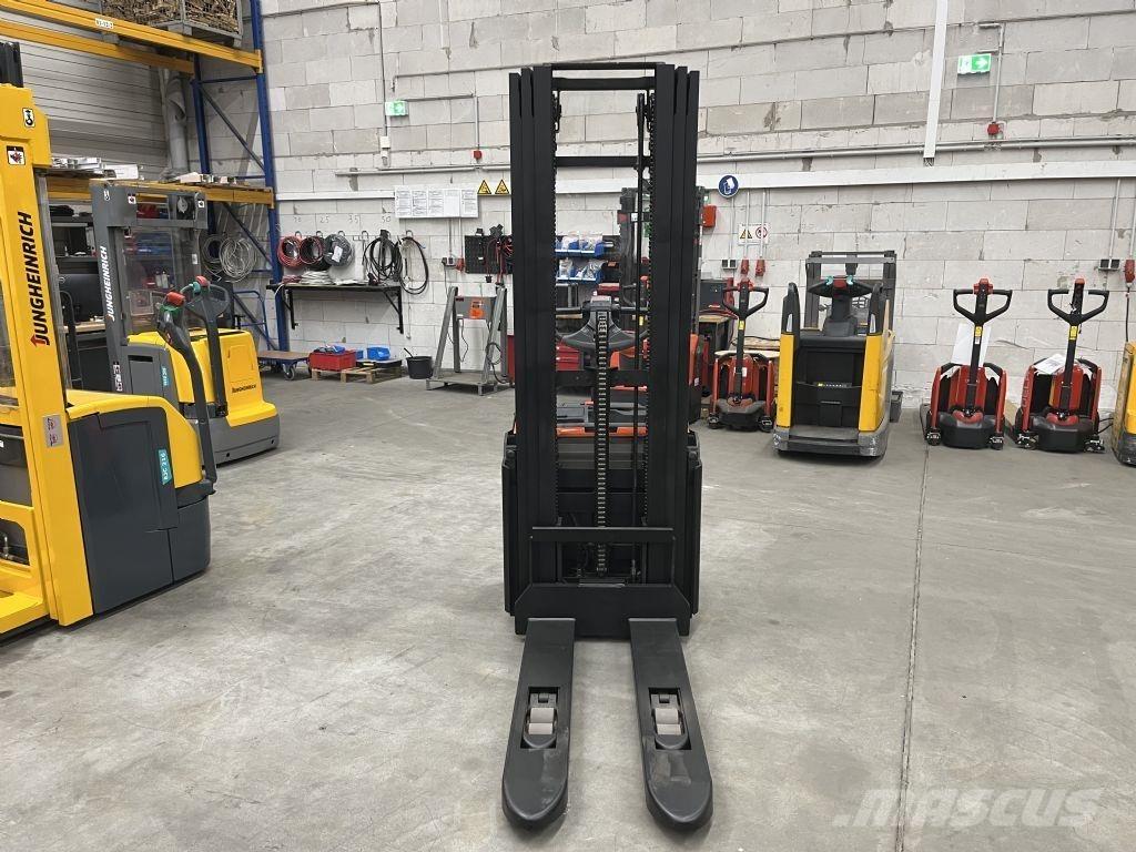 BT SWE 120 L Ročni električni viličar