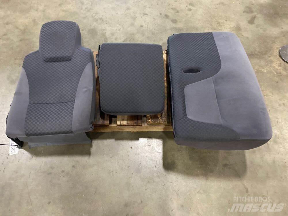 Isuzu NPR Druge komponente