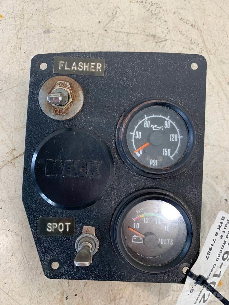 Mack RD680 Elektronika