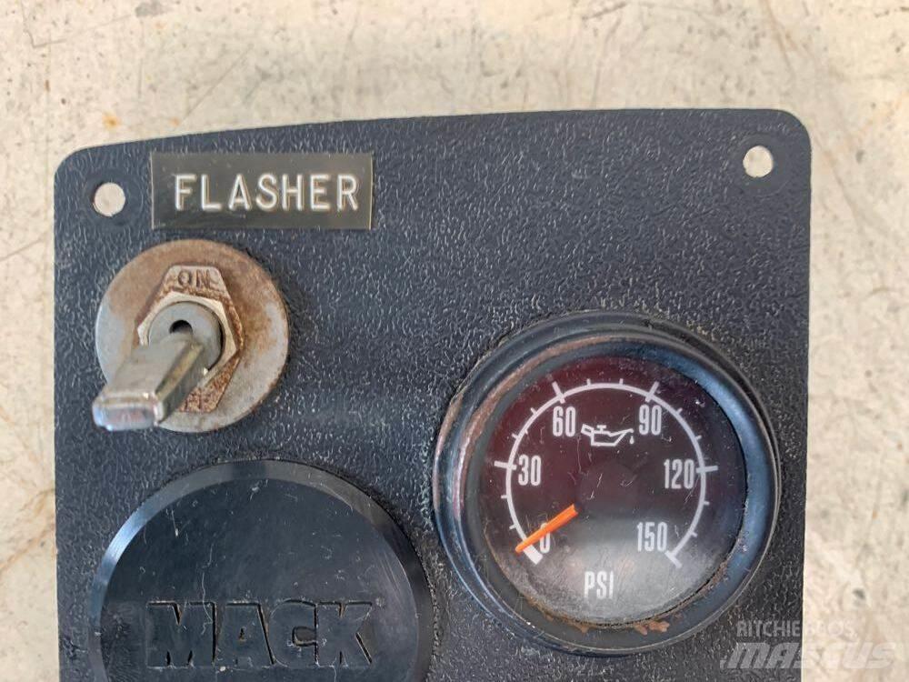 Mack RD680 Elektronika