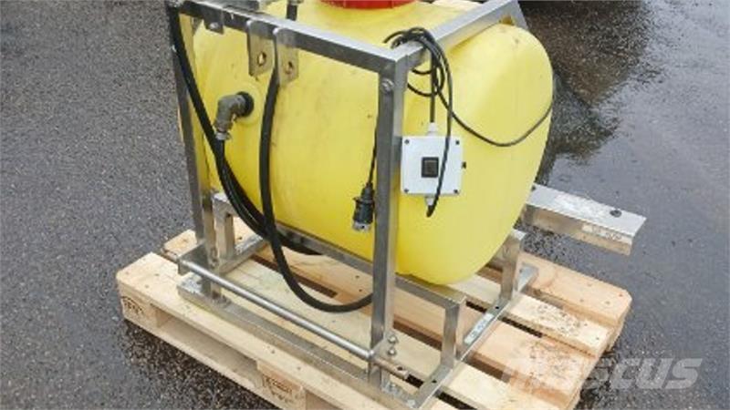  - - - Sprøjte Vlečne škropilnice