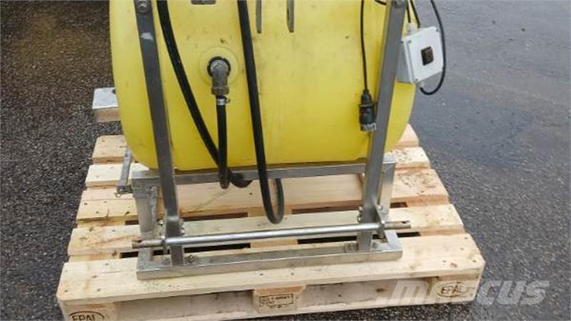  - - - Sprøjte Vlečne škropilnice