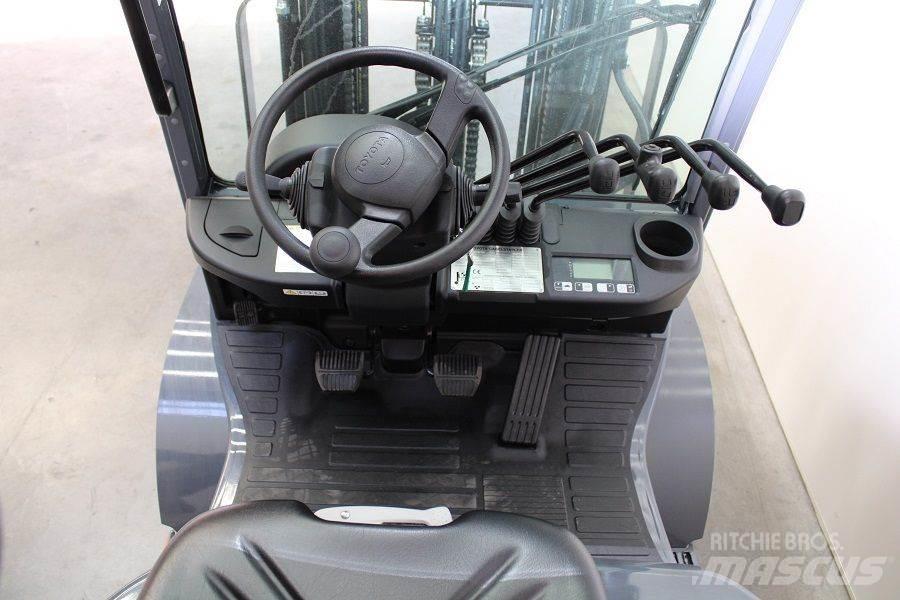 Toyota 02-8FGF25 Plinski viličarji