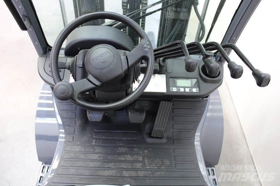 Toyota 02-8FGF25 Plinski viličarji