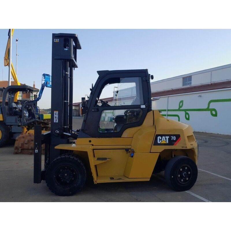 CAT DP70N1 Terenski viličar