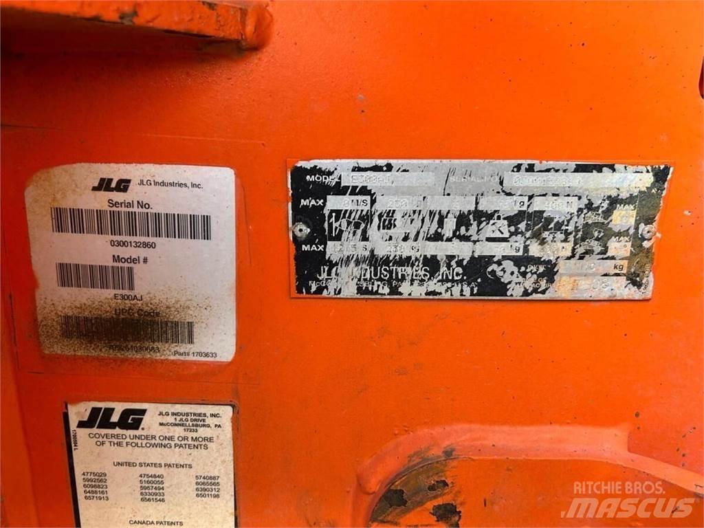 JLG E300AJ Zglobne dvižne ploščadi