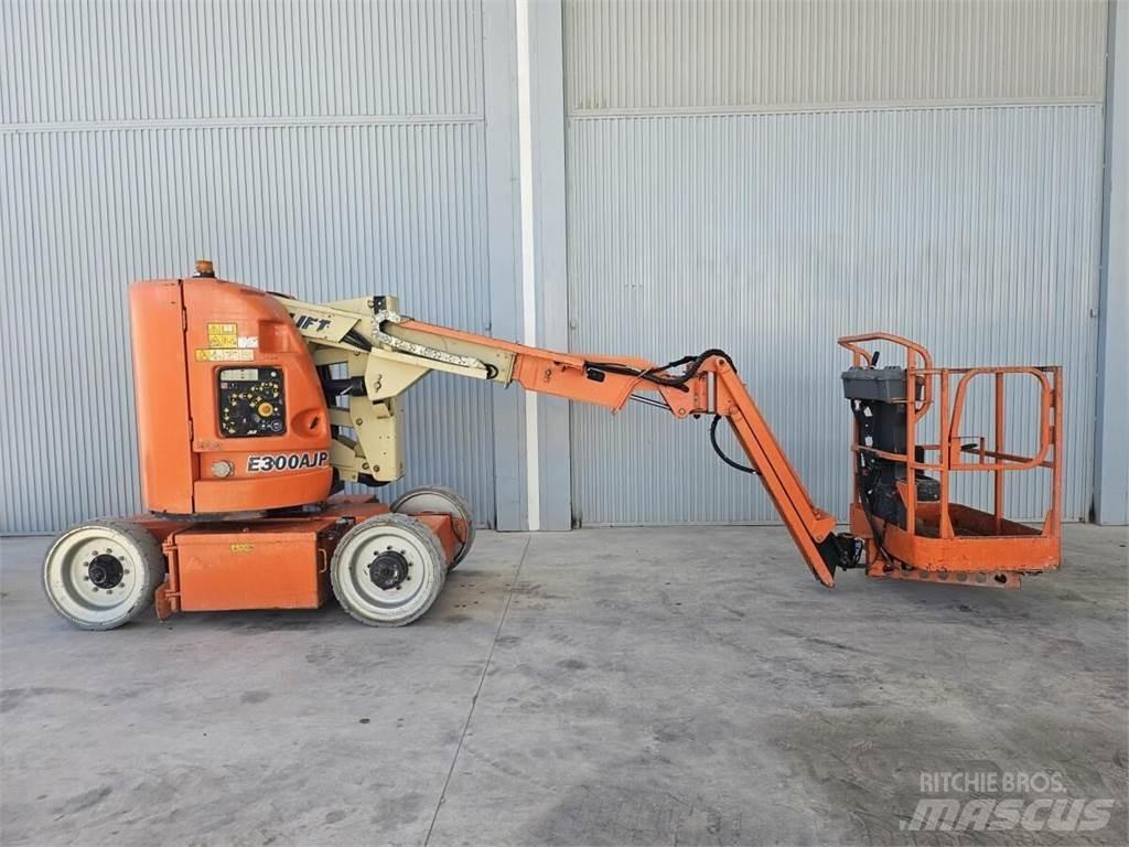 JLG E300AJP Zglobne dvižne ploščadi