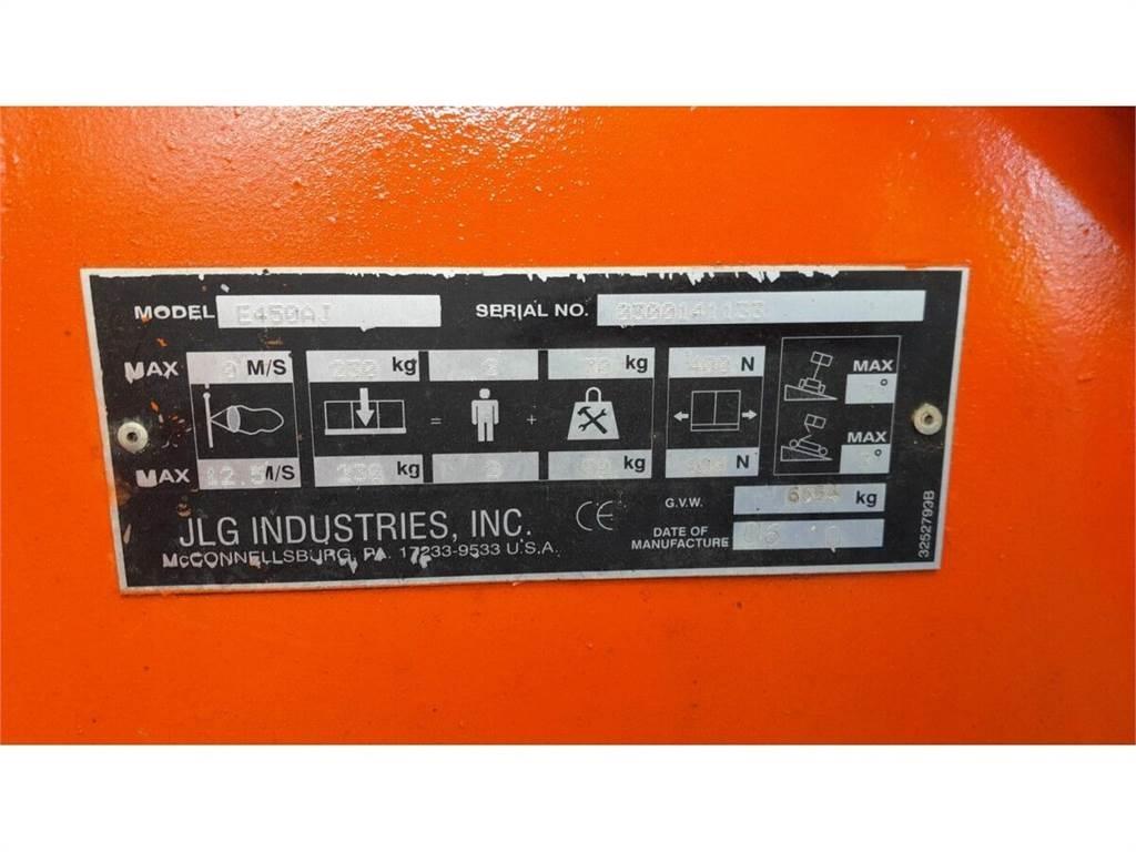 JLG E450AJ Zglobne dvižne ploščadi