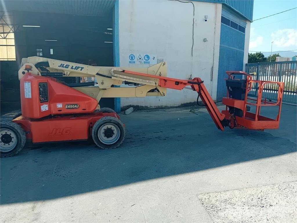 JLG E450AJ Zglobne dvižne ploščadi