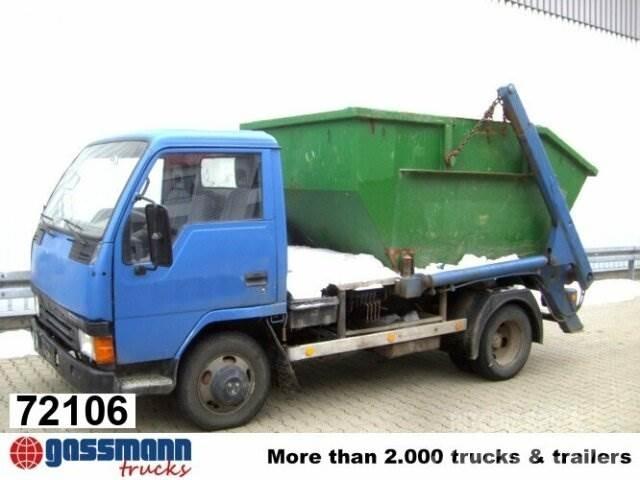 Mitsubishi Canter 4x2 Razstavljivi tovornjaki z žičnimi dvigali