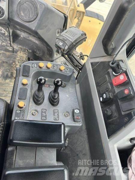 CAT 966M XE Kolesni nakladalci