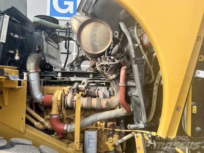 CAT 966 K Kolesni nakladalci