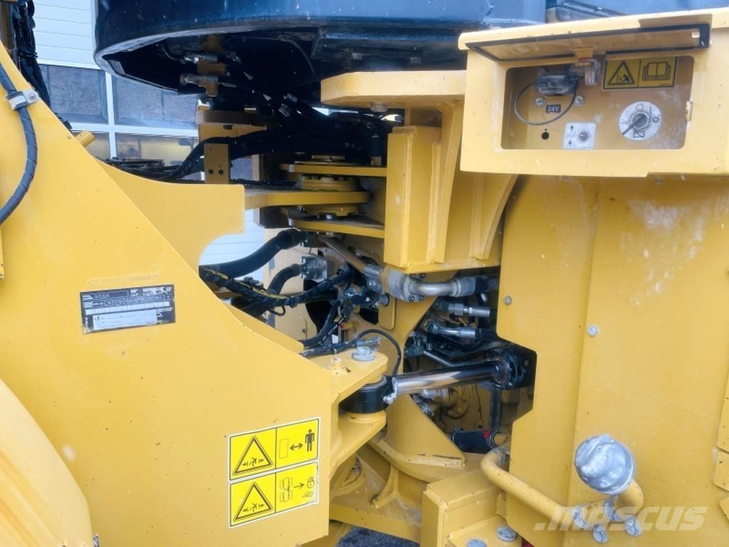 CAT 966K Kolesni nakladalci