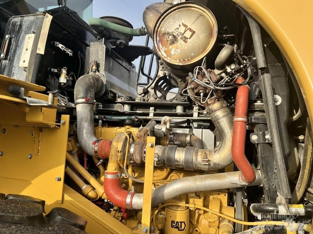 CAT 972 K Kolesni nakladalci