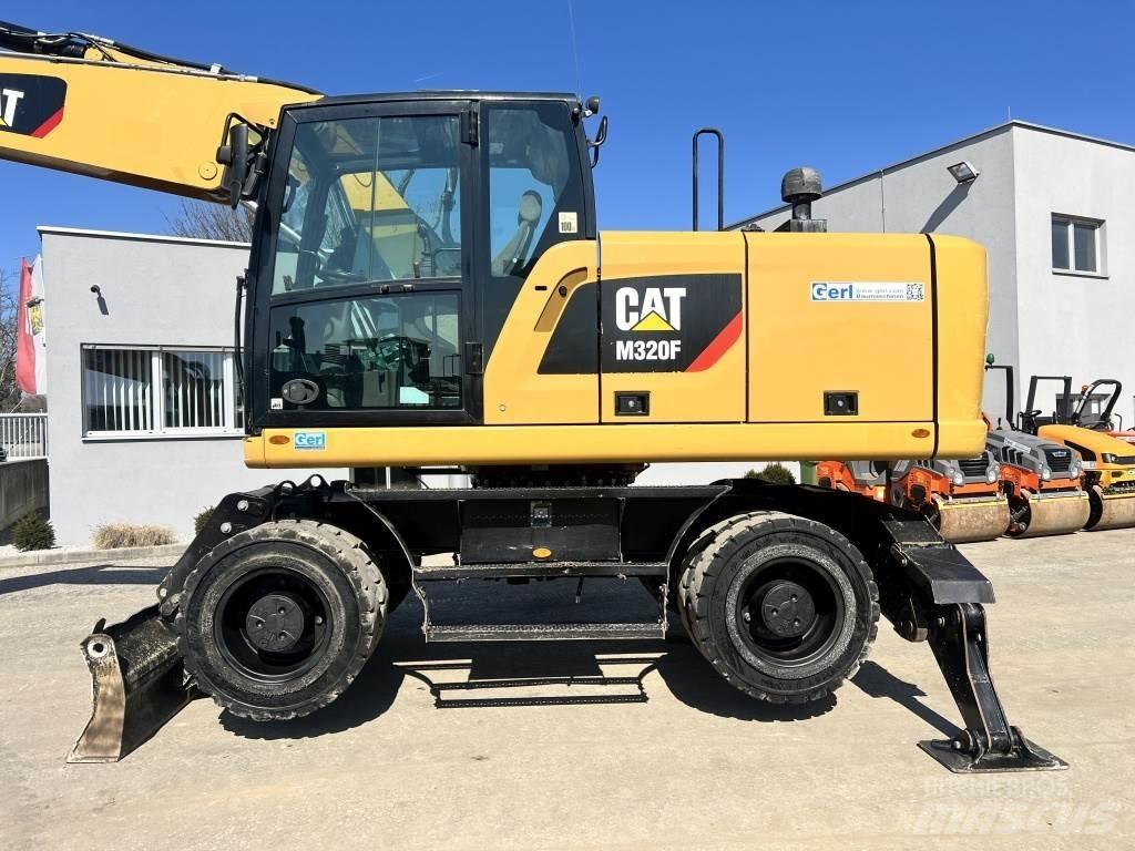 CAT M 320 F Bagri na kolesih