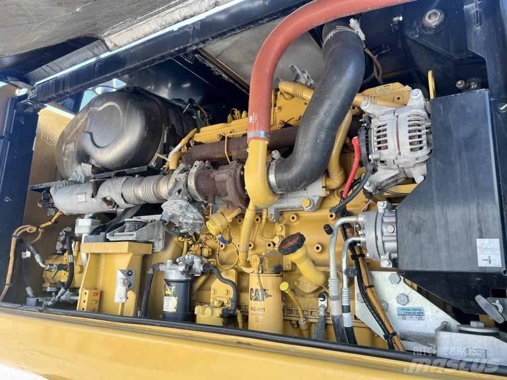 CAT M 320 F Bagri na kolesih