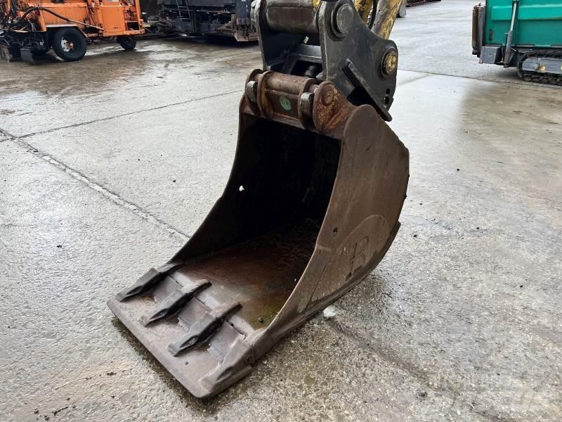 Komatsu PC 210-6K Bagri goseničarji