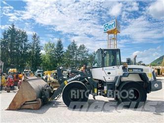 Komatsu WA250PZ-6 Kolesni nakladalci