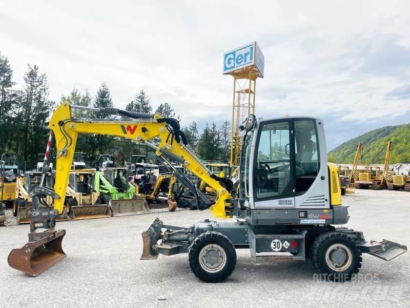 Neuson EW65 Bagri na kolesih