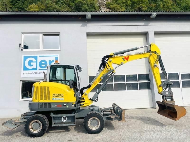 Neuson EW65 Bagri na kolesih