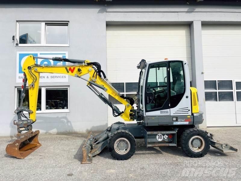 Neuson EW65 Bagri na kolesih