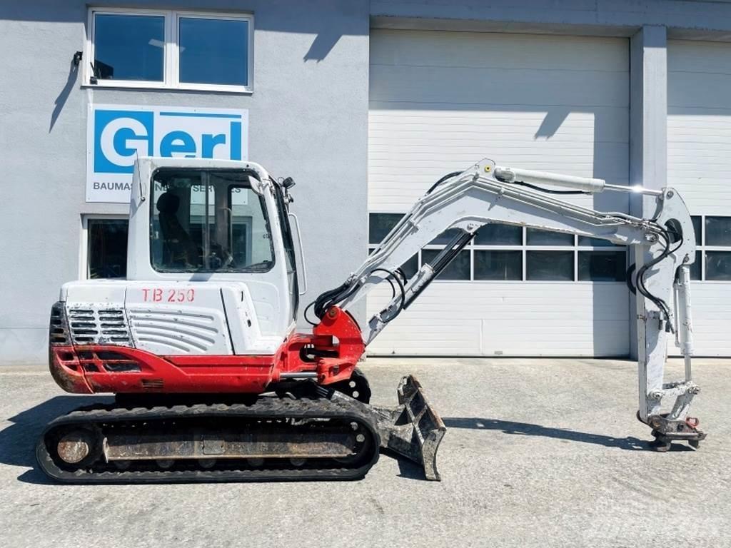 Takeuchi TB250 Mini bagri <7t