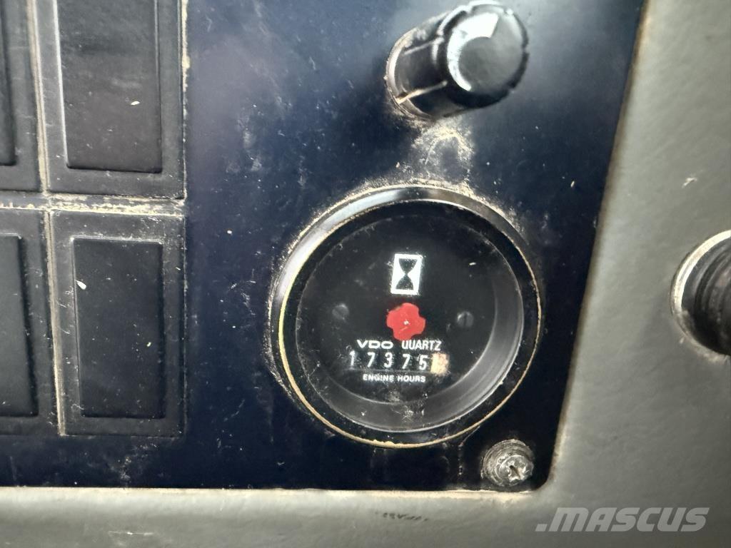 Volvo L 120 C Kolesni nakladalci