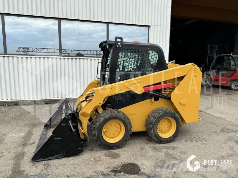 CAT 236D Mini nakladalci