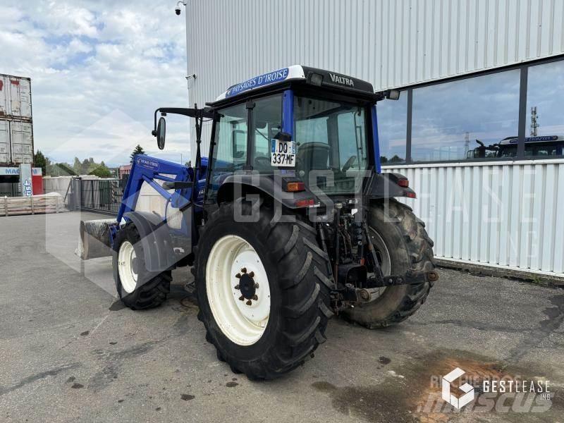 Valtra A72 Traktorji
